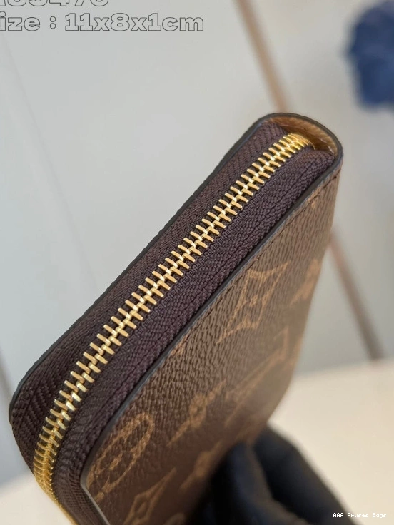 AAA Replica Ru Vuitton Louis Compact Noa Wallet-11*8.5*1.5CM 0724